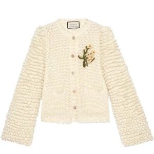 Runway
Gucci
crochet-flower knitted cardigan size small
